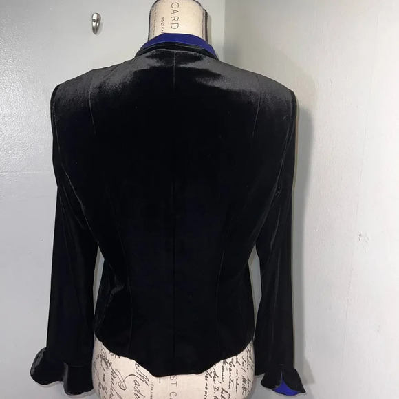 K petite, 8P, crush velvet long trumpet sleeve ruffle collar, satin crop jacket - Picture 3 of 12